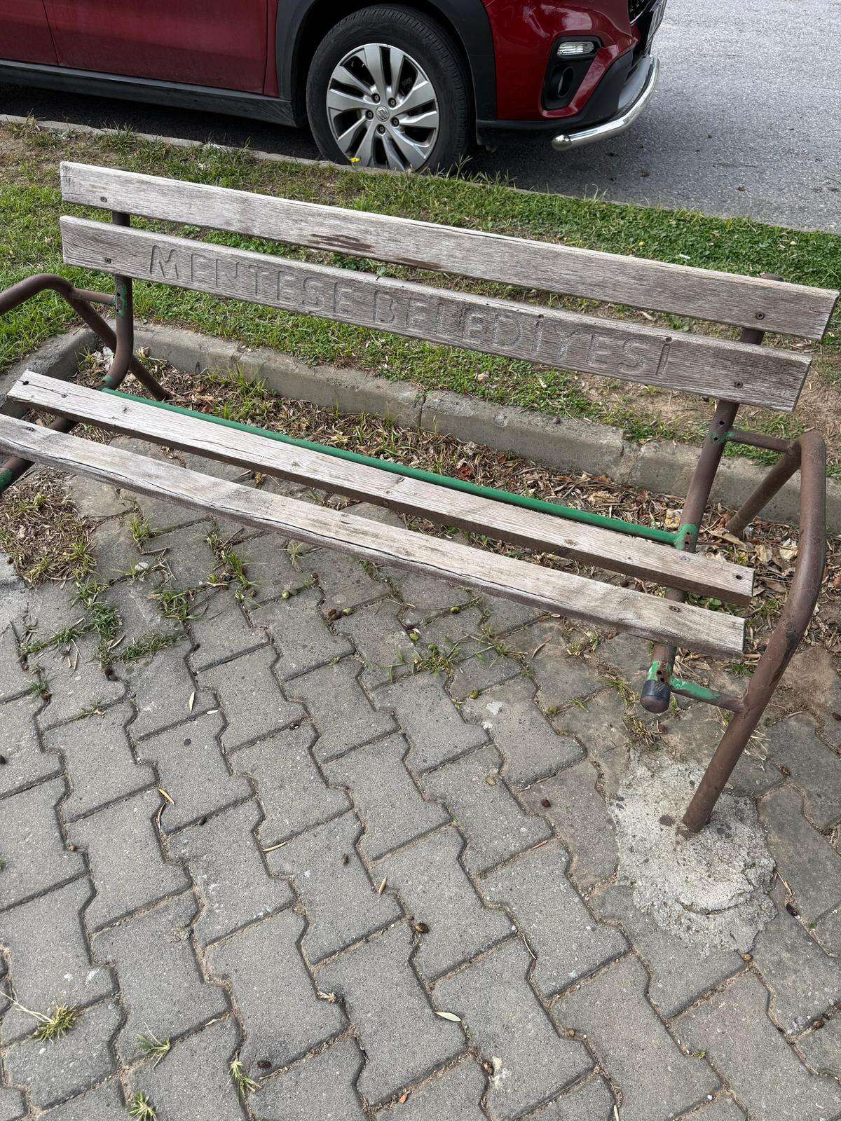 Menteşe'de Düğerek Parkları Dökülüyor: Çocuklar Tehlikede 6